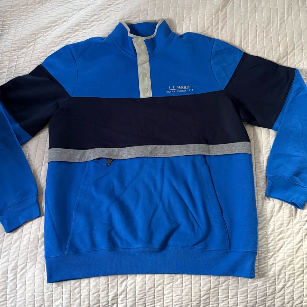 L.L. Bean Men's quarter button up pullover in Blue and Gray